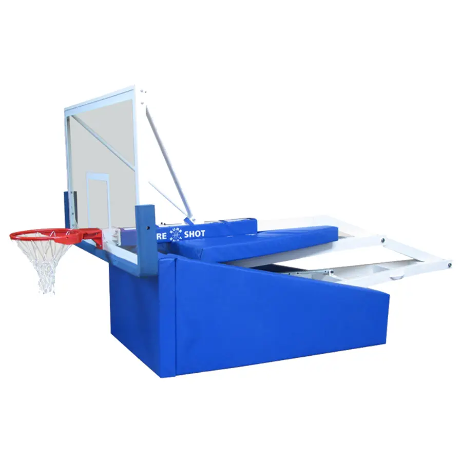 Basketbalstelling met glazen basketbalbord